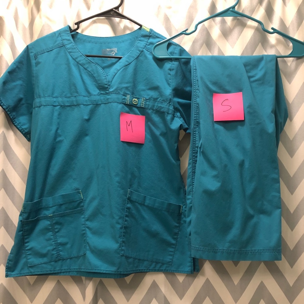 Wonder Wink Scrub Set